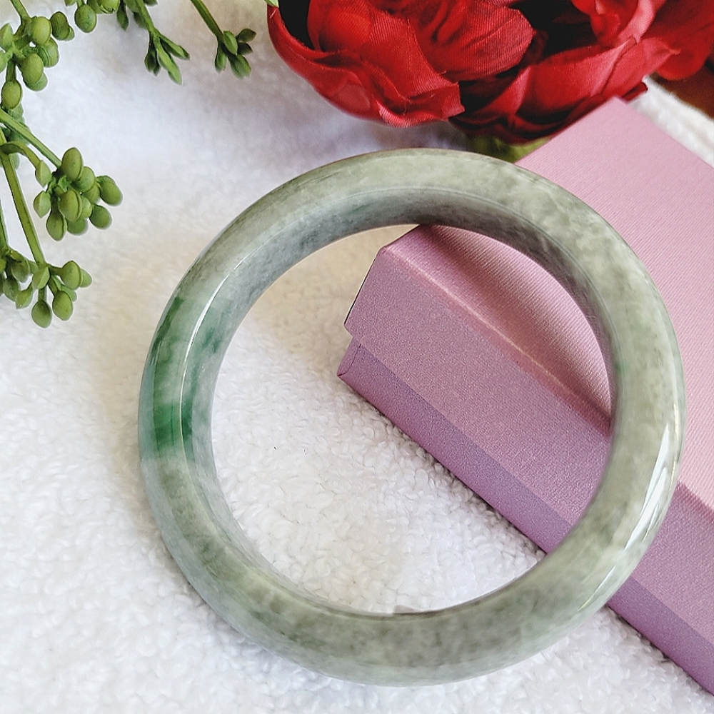 100% Genuine Jadeite Jade Bangle Bracelet 56mm NWT